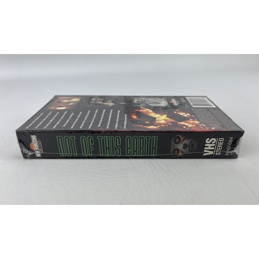 Not of This Earth - Michael York Parker Stevenson VHS 1996 NEW SEALED RARE - Picture 5 of 6